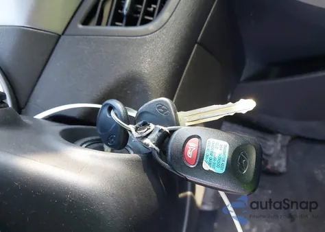 2013 Hyundai Elantra Limited z USA, uszkodzony, nr VIN KMHDH4AE3DU664069